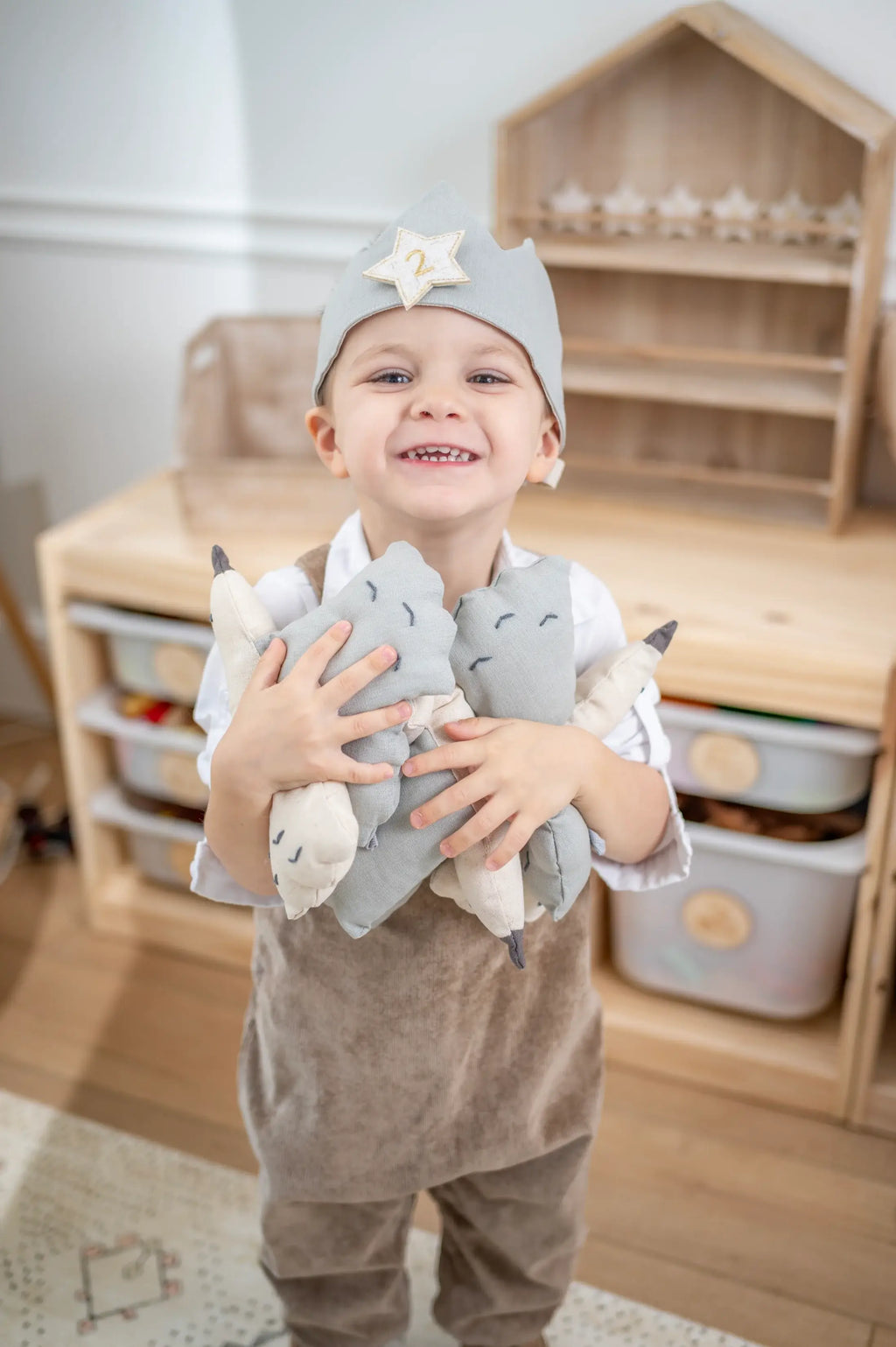 Linen Celebration Crown Light Blue