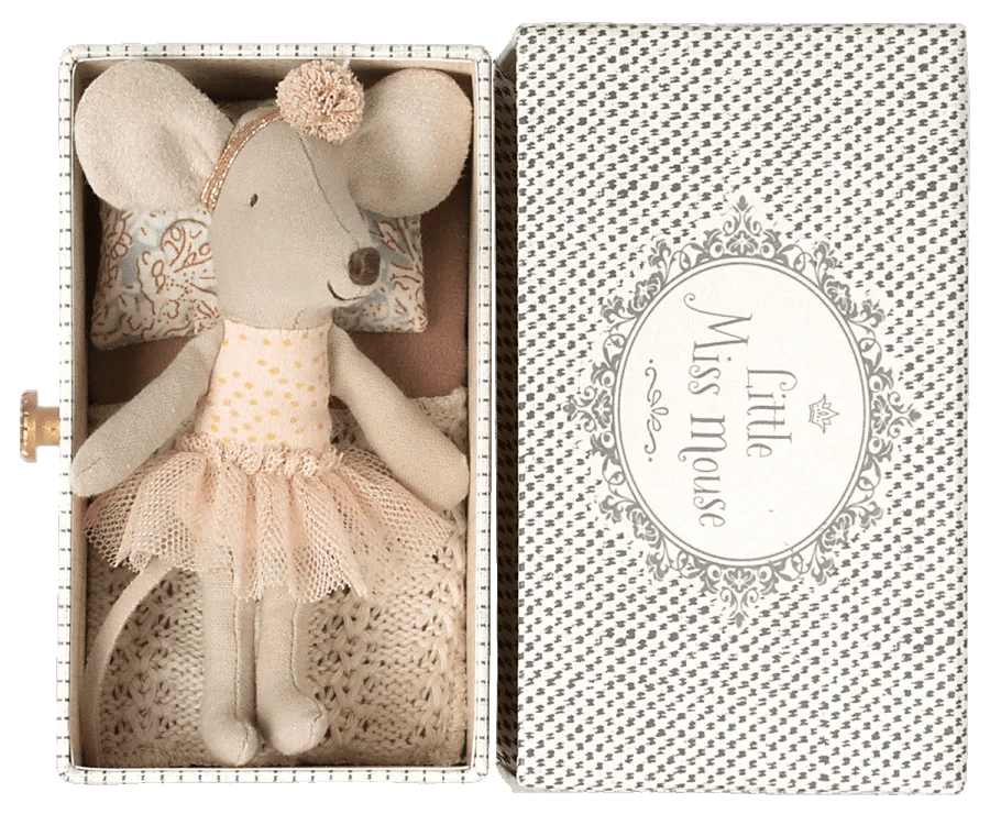 Dancing Mouse in Daybed, Little Sister