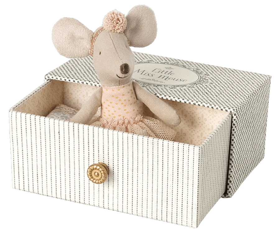 Dancing Mouse in Daybed, Little Sister