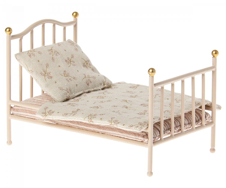 Vintage Bed, Mouse - Rose