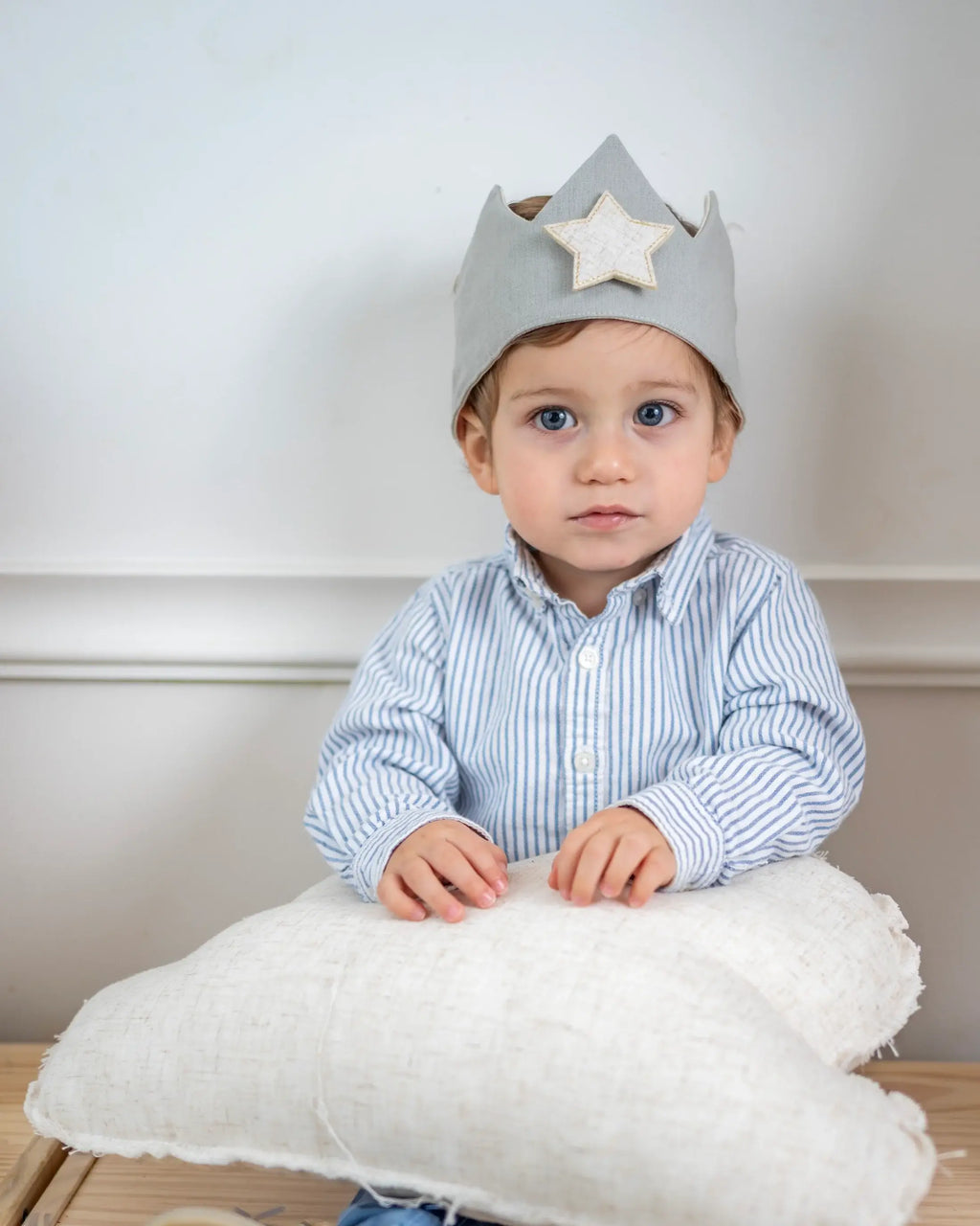 Linen Celebration Crown Light Blue