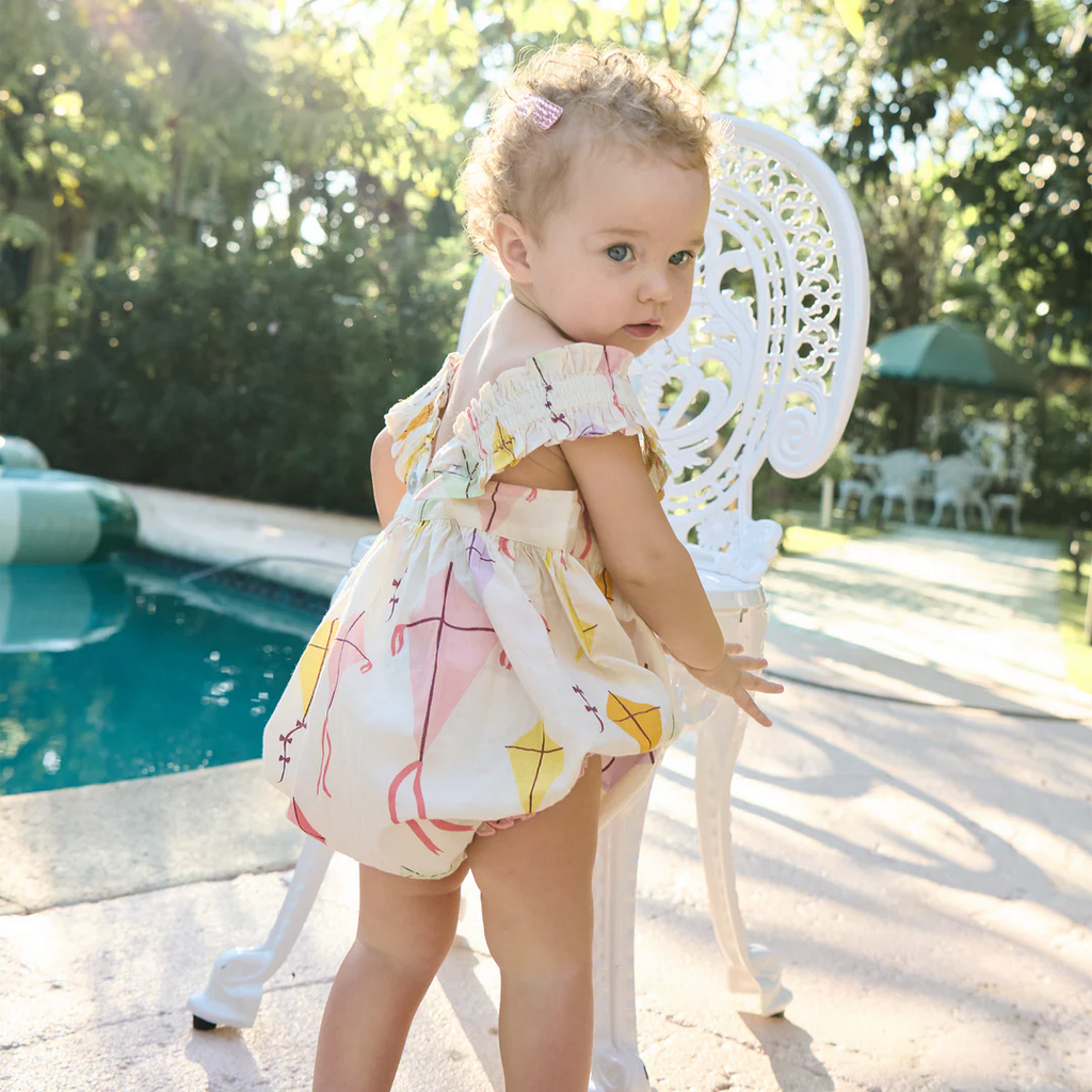 Baby Girls Via Bubble - Flying Kites