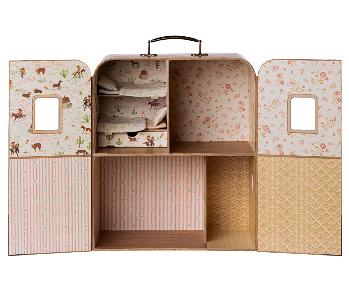 SuitCasa - for Little Sister and Brother Mouse